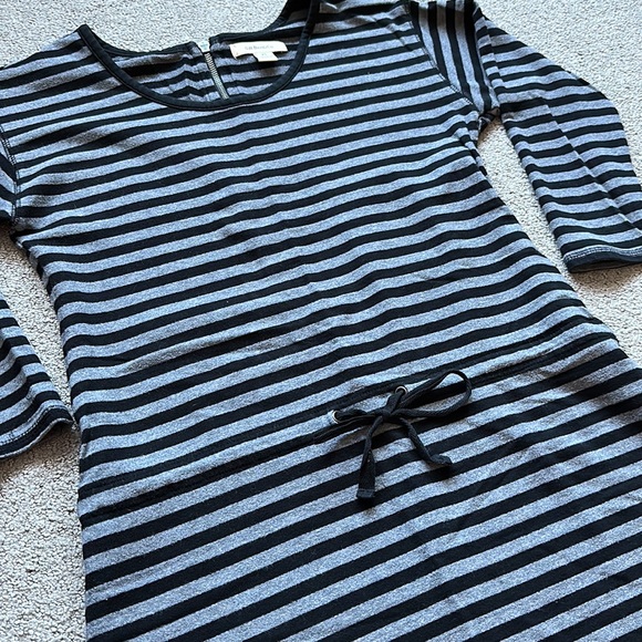 •G.H. BASS & CO.• Women’s 3/4 Sleeve Black and Grey Striped Dress - Picture 2 of 7